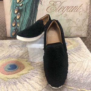 Fuzzy ugg slip ons